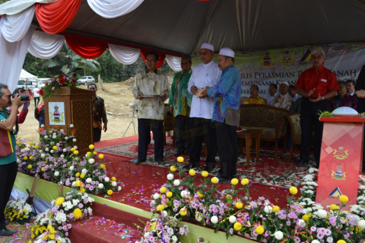 Majlis Perasmian Pecah Tanah Tapak Kilang Simen Bersepadu Di Chiku 