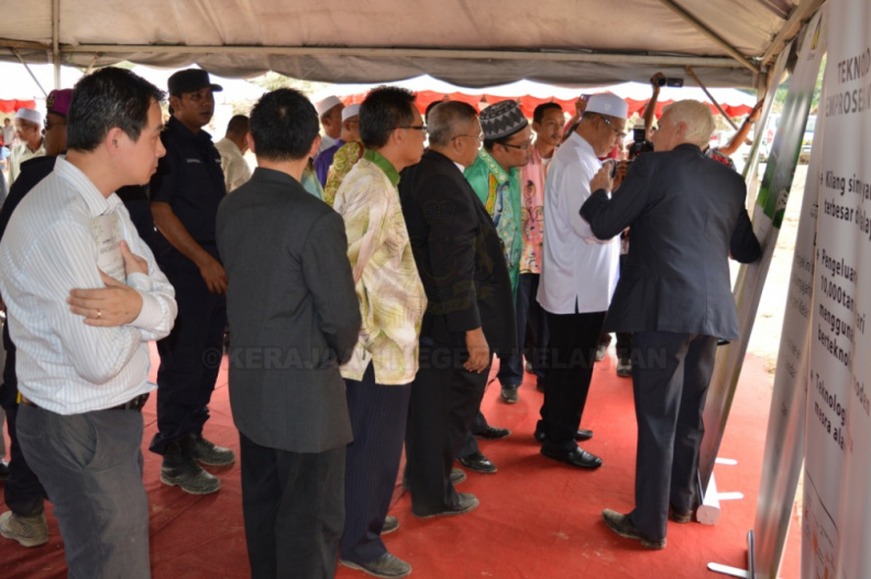 Majlis Perasmian Pecah Tanah Tapak Kilang Simen Bersepadu Di Chiku Gua Musang Oleh YAB. Ustaz Dato' Menteri Besar Kelantan Pada 25 Februari 2015. Majlis8.JPG