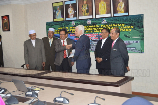 Majlis Menandatangani Perjanjian Projek Kilang Simen Pada 5 Ogos 2015