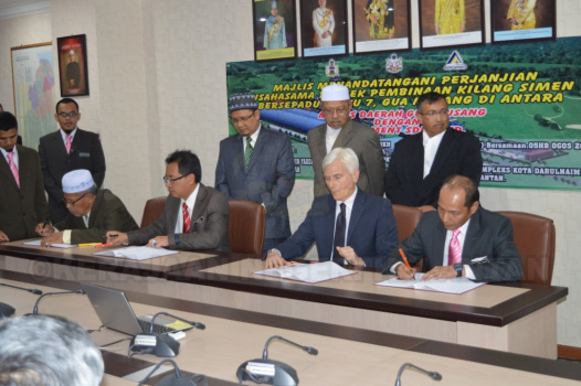 Majlis Menandatangani Perjanjian Usahasama Projek Kilang Simen Bersepadu