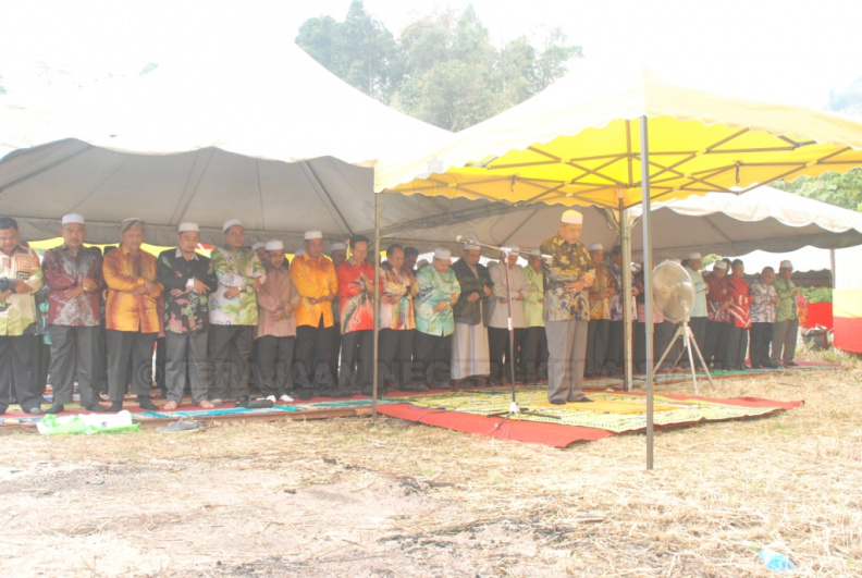 Majlis Pecah Tanah Projek Pembinaan Bangunan Pejabat Tanah & Pejabat MDGM Lojing Oleh YAB. Ustaz Dato' Menteri Besar Kelantan Pada 24 April 2014. 5.JPG