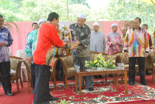 Majlis Pecah Tanah Projek Pembinaan Bangunan Pejabat Tanah & MDGM Lojing