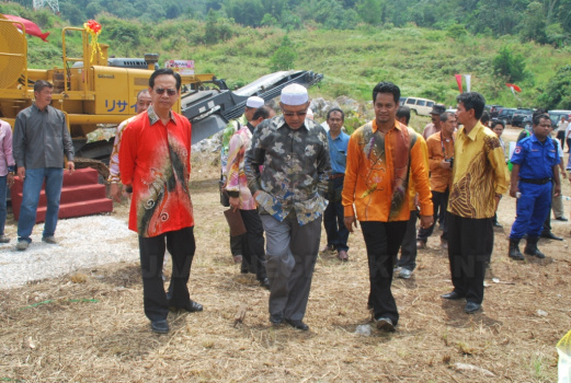 Majlis Pecah Tanah Projek Pembinaan Bangunan Pejabat Tanah & MDGM Lojing