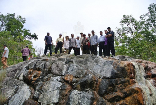 Lawatan EXCO Ke Air Terjun Panas Di Mering Lojing
