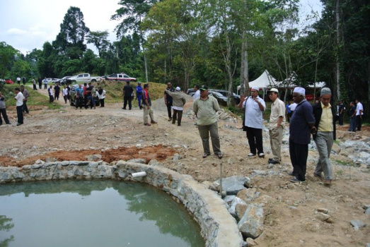YDP MDGM bersama pegawai melawat kolam air panas ber Lojing