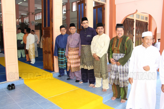 Keberangkatan Yang Teramat Mulia Tengku Mahkota Kelantan Ke Daerah Bunut Susu Sempena Penyampaian Bantuan Kepada Mangsa Kebakaran Pondok Delang Mas Pada 9 Oktober 2015 Bertempat di Masjid Mukim Teliar dan Lawatan Ke Tapak Kebakaran