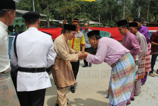 Keberangkatan Yang Teramat Mulia Tengku Mahkota Kelantan Ke Daerah Bunut Susu Sempena Penyampaian Bantuan Kepada Mangsa Kebakaran Pondok Delang Mas Pada 9 Oktober 2015 Bertempat di Masjid Mukim Teliar dan Lawatan Ke Tapak Kebakaran