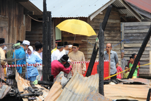 Keberangkatan Yang Teramat Mulia Tengku Mahkota Kelantan Ke Daerah Bunut Susu Sempena Penyampaian Bantuan Kepada Mangsa Kebakaran Pondok Delang Mas Pada 9 Oktober 2015 Bertempat di Masjid Mukim Teliar dan Lawatan Ke Tapak Kebakaran