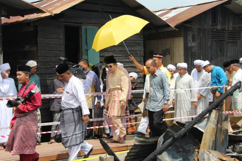 Keberangkatan Yang Teramat Mulia Tengku Mahkota Kelantan Ke Daerah Bunut Susu Sempena Penyampaian Bantuan Kepada Mangsa Kebakaran Pondok Delang Mas Pada 9 Oktober 2015 Bertempat di Masjid Mukim Teliar dan Lawatan Ke Tapak Kebakaran IMG_4408.JPG