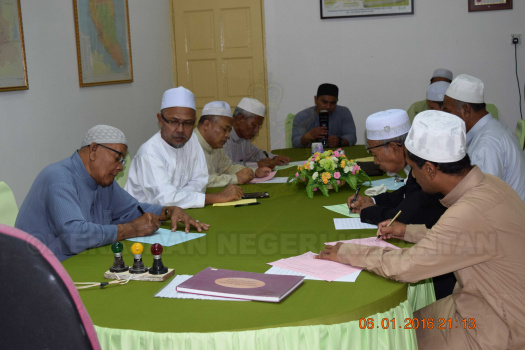 Barisan-Jemaah-Juri-Sedang-Mengadili-Peserta