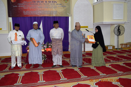 Penyampaian-Hadiah-2