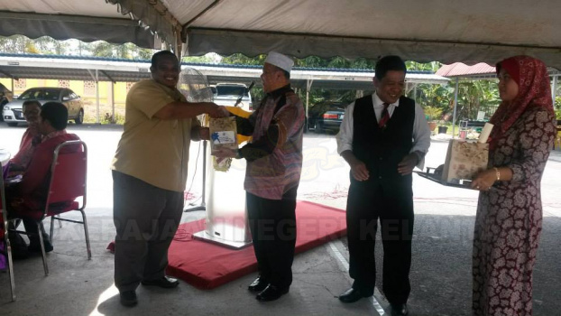 Majlis Meraikan Pegawai Dan Kakitangan Yang Bertukar Dan Bersara