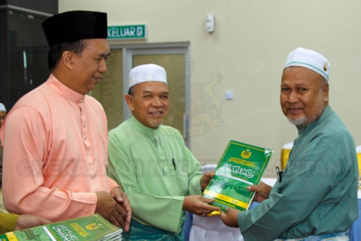 Watikah Perlantikan dan Angkat Sumpah Ahli Majlis Sesi 2016/1437H