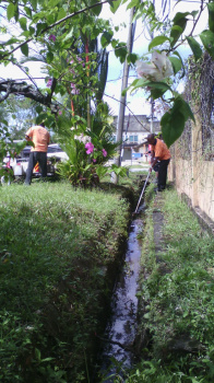 Gotong royong kawasan belakang Pejabat Pertanian Pasir Puteh