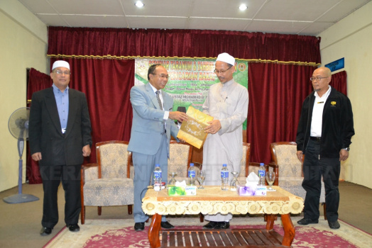 Seminar Taranum dan Tahsin Al-Quran "Pencarian Bakat" Anjuran Pejabat Agama Jajahan Pasir Mas Dengan Kerjasama Pejabat Tanah dan Jajahan Pasir Mas