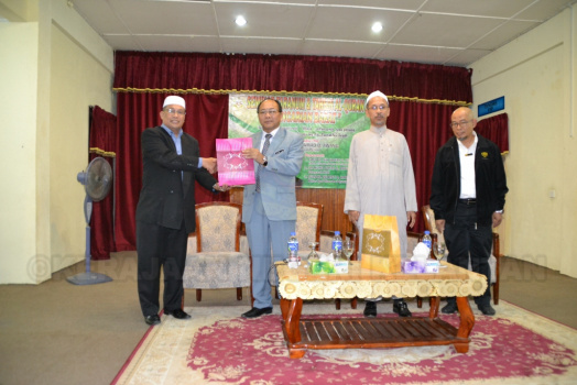 Seminar Taranum dan Tahsin Al-Quran "Pencarian Bakat" Anjuran Pejabat Agama Jajahan Pasir Mas Dengan Kerjasama Pejabat Tanah dan Jajahan Pasir Mas