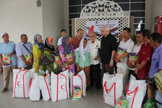 Majlis Penyerahan Bantuan Pasca Banjir Oleh Persatuan Anak-anak Kelantan (Pakatan Darul Naim Bersama Pertubuhan Kerabat D'Raja Kelantan Al-Muhammadi pada 9 Mac 2015