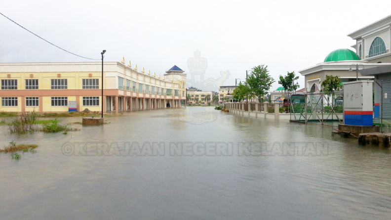 Suasana Kompleks Apam Putra Sebelum dan Selepas Banjir Kuning 2014 C360_2014-12-20-09-53-39-247.jpg