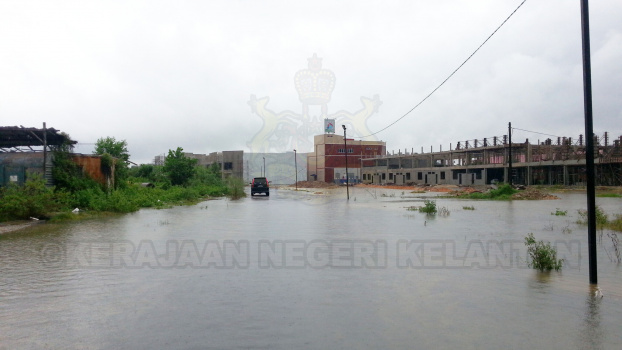 Suasana Kompleks Apam Putra Sebelum dan Selepas Banjir Kuning 2014