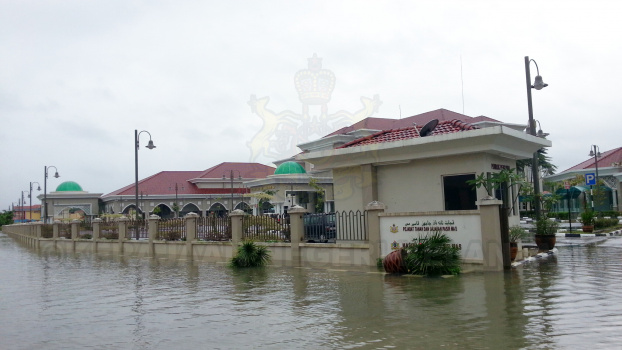 Suasana Kompleks Apam Putra Sebelum dan Selepas Banjir Kuning 2014