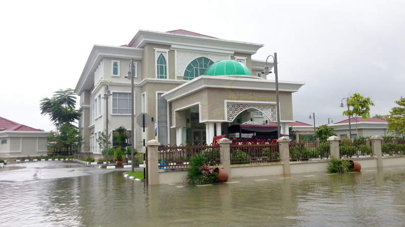 Suasana Kompleks Apam Putra Sebelum dan Selepas Banjir Kuning 2014 C360_2014-12-20-09-56-09-749.jpg