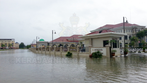 Suasana Kompleks Apam Putra Sebelum dan Selepas Banjir Kuning 2014