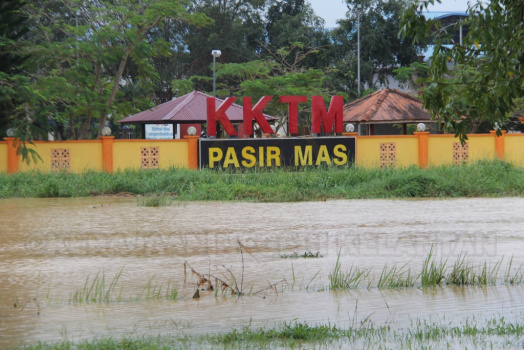 Suasana Kompleks Apam Putra Sebelum dan Selepas Banjir Kuning 2014