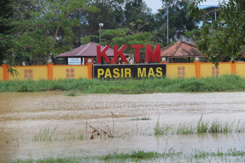 Suasana Kompleks Apam Putra Sebelum dan Selepas Banjir Kuning 2014 IMG_0273.JPG