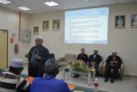 Sesi ice breaking dan suai kenal dikendalikan oleh YBrs. Ustaz Ahmad Nurdin (Pembantu Tadbir Dakwah Ziarah)