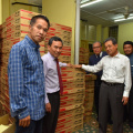 Antara barangan yang disumbangkan adalah seperti barangan makanan, barang dapur, air minuman, serta 1000 unit set dapur gas