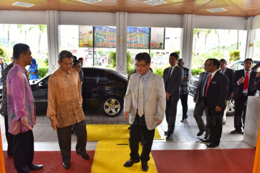 Ketibaan duta besar Amerika Syarikat yang disambut oleh YABhg. Dato' Timbalan Yang Dipertua, MAIK
