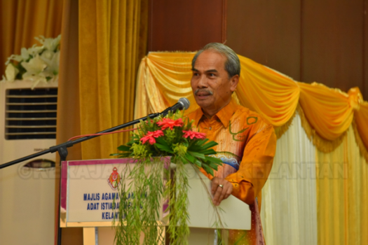 YBhg. Prof Emeritus Dato' Dr. IR. Zainai bin Mohamed mempersembahkan ucapan aluan selaku pengerusi jawatankuasa pendidikan MAIK