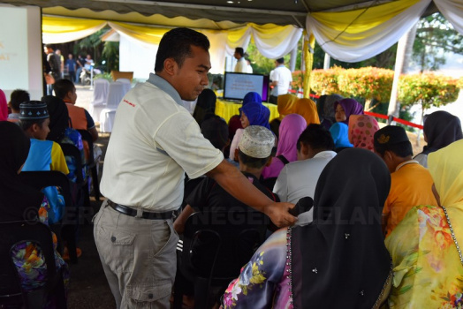 Salah seorang kakitangan MAIK yang menjadi Fasilitator bagi program Mesra MAIK