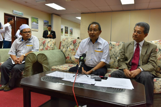 YBhg Tan Sri Dato’ Sri Dr Wan Abdul Aziz bin Wan Abdullah, Pengerusi Bank Pembangunan Malaysia Berhad ditemuramah oleh Pihak Media