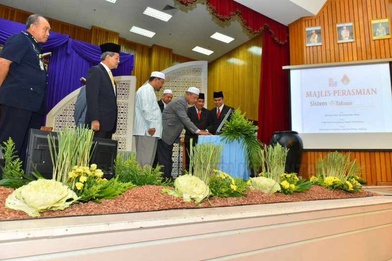 YAB Ustaz Dato’ Haji Ahmad bin Yakob, Menteri Besar Kelantan telah menyempurnakan Perasmian Sistem e-Takmir - YAB Ustaz Dato’ Haji Ahmad bin Yakob, Menteri Besar Kelantan telah menyempurnakan Perasmian Sistem e-Takmir.JPG YAB Ustaz Dato’ Haji Ahmad bin Yakob, Menteri Besar Kelantan telah menyempurnakan Perasmian Sistem e-Takmir.JPG