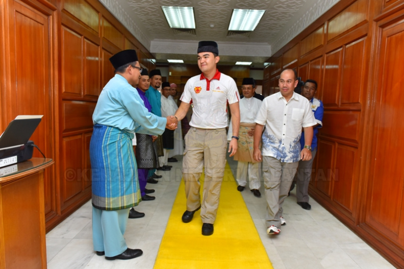 Keberangkatan tiba DYTM Raja Muda Selangor diiringi YTM Tengku Mahkota Kelantan dan YABhg. Dato' Timbalan Yang Dipertua, MAIK - Keberangkatan tiba DYTM Raja Muda Selangor diiringi YTM Tengku Mahkota Kelantan dan YABhg. Dato' Timbalan Yang Dipertua, MAIK.jpg Keberangkatan tiba DYTM Raja Muda Selangor diiringi YTM Tengku Mahkota Kelantan dan YABhg. Dato' Timbalan Yang Dipertua, MAIK.jpg