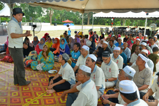 YABhg. Dato’ Nik Kamaruddin bin Ismail iaitu Penasihat Khas kepada Yang Teramat Mulia Tengku Yang Dipertua MAIK memberi taklimat ringkas kepada kakitangan