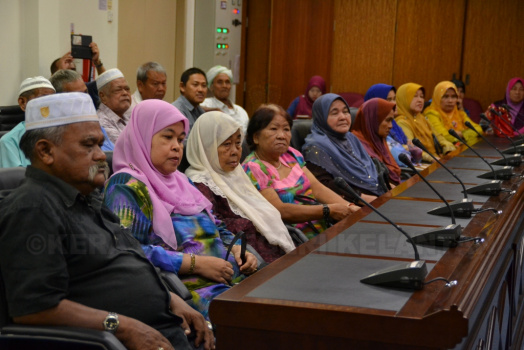 Majlis Penyampaian Cek Pampasan Bagi Pengambilan Balik Tanah Untuk Pembinaan Laluan Air Mentah di Mukim Chetok bagi Projek ECER Halal Hub Pasir Mas
