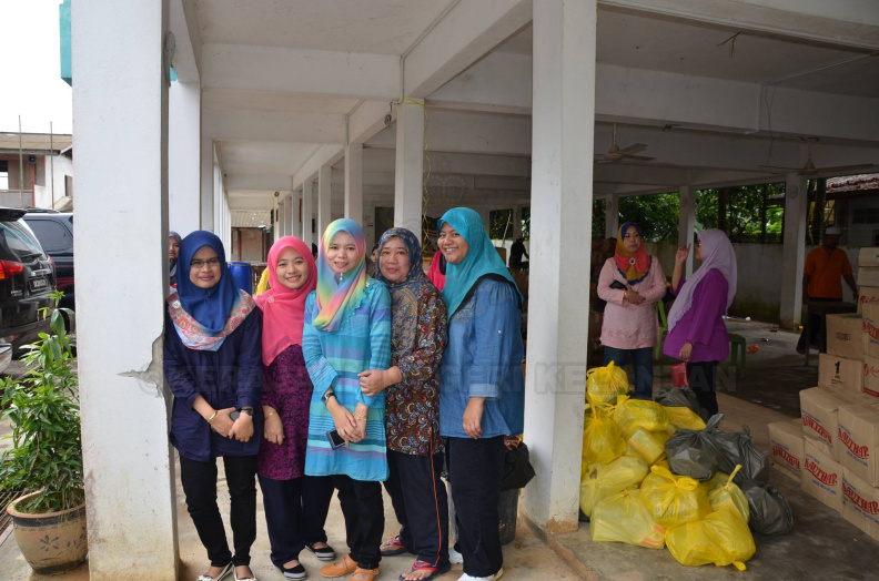 Kakitangan JPNK Yang Turut Terlibat Dalam Misi Kemanusiaan.jpg