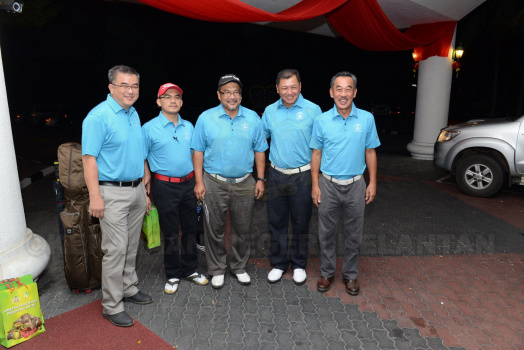 Tuan Pengarah, Haji Zahari B. Ibrahim Bergambar Bersama Kakitangan JPNK
