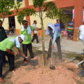 Kakitangan JPNK Bekerjasama Menanam Pokok Di Kawasan Pasar Rantau Panjang