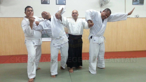 Latihan Pertahanan Diri (2)
