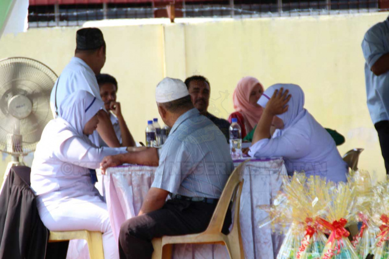 28 Oktober 2015 bersamaan 15 Muharram 1437H, Majlis Perasmian Karnival Bertani Satu Ibadah dan Pelancaran Dapur Hijau Peringkat Jajahan Pasir Mas Tahun 2015 telah diadakan di Mini Stadium Pasir Mas. Majlis Perasmian ini bermula 3.00 petang dengan ucapan kata alu-aluan oleh YB Dato'Hj Che Abdullah B. Mat Nawi (Pengerusi Jawatankuasa Pertanian, Insdustri Asas Tani, Bio Teknologi dan Teknologi Hijau Negeri Kelantan).
Majlis ini disertakan dengan Penyampaian Anugerah Peladang Terbaik Jajahan, Penternak Terbaik Jajahan, Petani Terbaik Jajahan dan diikuti dengan penyampaian Pertandingan Masak Kerabu, Pertandingan Ukiran Tembikai, Petani Terbaik Jajahan. Disamping itu, Upacara penyampaian cenderamata juga diadakan, sebelum upacara penyampaian berakhir, Majlis dimeriahkan lagi dengan Persembahan silap mata. Majlis diteruskan lagi dengan lawatan ke Gerai-Gerai yang terdapat di Karnival. Sebelum Majlis bersurai, Upacara minum petang diadakan buat semua tetamu yang dijemput. IMG_1583.jpg
