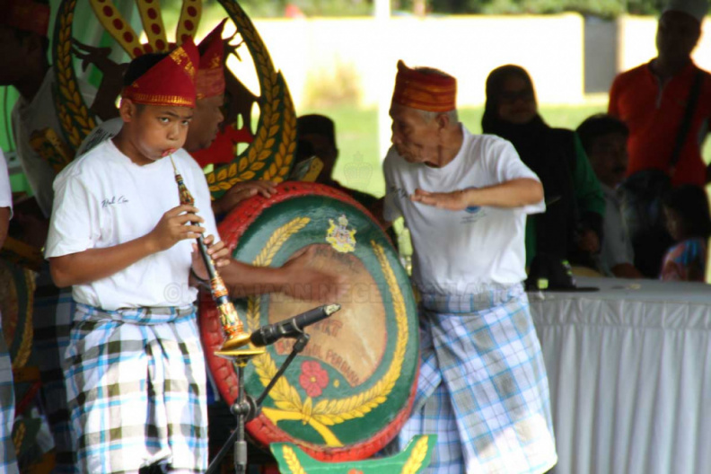 28 Oktober 2015 bersamaan 15 Muharram 1437H, Majlis Perasmian Karnival Bertani Satu Ibadah dan Pelancaran Dapur Hijau Peringkat Jajahan Pasir Mas Tahun 2015 telah diadakan di Mini Stadium Pasir Mas. Majlis Perasmian ini bermula 3.00 petang dengan ucapan kata alu-aluan oleh YB Dato'Hj Che Abdullah B. Mat Nawi (Pengerusi Jawatankuasa Pertanian, Insdustri Asas Tani, Bio Teknologi dan Teknologi Hijau Negeri Kelantan).
Majlis ini disertakan dengan Penyampaian Anugerah Peladang Terbaik Jajahan, Penternak Terbaik Jajahan, Petani Terbaik Jajahan dan diikuti dengan penyampaian Pertandingan Masak Kerabu, Pertandingan Ukiran Tembikai, Petani Terbaik Jajahan. Disamping itu, Upacara penyampaian cenderamata juga diadakan, sebelum upacara penyampaian berakhir, Majlis dimeriahkan lagi dengan Persembahan silap mata. Majlis diteruskan lagi dengan lawatan ke Gerai-Gerai yang terdapat di Karnival. Sebelum Majlis bersurai, Upacara minum petang diadakan buat semua tetamu yang dijemput. IMG_1560.jpg
