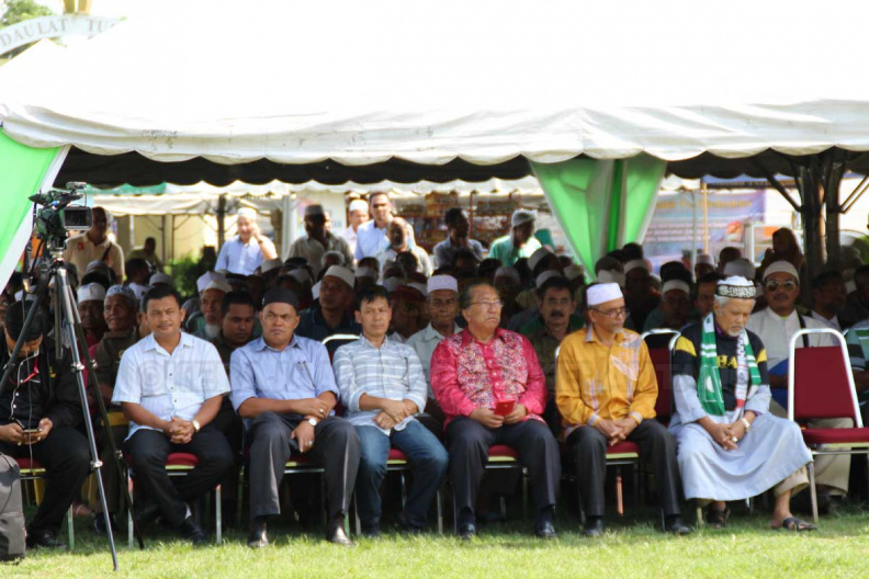 28 Oktober 2015 bersamaan 15 Muharram 1437H, Majlis Perasmian Karnival Bertani Satu Ibadah dan Pelancaran Dapur Hijau Peringkat Jajahan Pasir Mas Tahun 2015 telah diadakan di Mini Stadium Pasir Mas. Majlis Perasmian ini bermula 3.00 petang dengan ucapan kata alu-aluan oleh YB Dato'Hj Che Abdullah B. Mat Nawi (Pengerusi Jawatankuasa Pertanian, Insdustri Asas Tani, Bio Teknologi dan Teknologi Hijau Negeri Kelantan).
Majlis ini disertakan dengan Penyampaian Anugerah Peladang Terbaik Jajahan, Penternak Terbaik Jajahan, Petani Terbaik Jajahan dan diikuti dengan penyampaian Pertandingan Masak Kerabu, Pertandingan Ukiran Tembikai, Petani Terbaik Jajahan. Disamping itu, Upacara penyampaian cenderamata juga diadakan, sebelum upacara penyampaian berakhir, Majlis dimeriahkan lagi dengan Persembahan silap mata. Majlis diteruskan lagi dengan lawatan ke Gerai-Gerai yang terdapat di Karnival. Sebelum Majlis bersurai, Upacara minum petang diadakan buat semua tetamu yang dijemput. IMG_1540.jpg