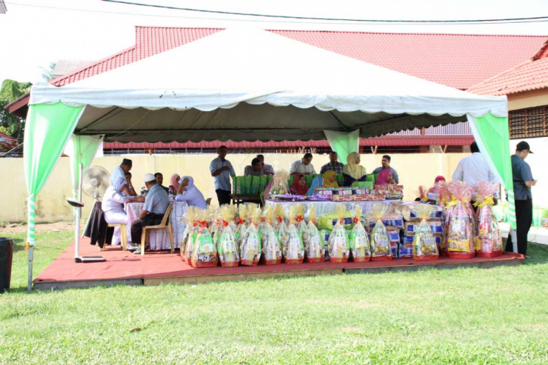 28 Oktober 2015 bersamaan 15 Muharram 1437H, Majlis Perasmian Karnival Bertani Satu Ibadah dan Pelancaran Dapur Hijau Peringkat Jajahan Pasir Mas Tahun 2015 telah diadakan di Mini Stadium Pasir Mas. Majlis Perasmian ini bermula 3.00 petang dengan ucapan kata alu-aluan oleh YB Dato'Hj Che Abdullah B. Mat Nawi (Pengerusi Jawatankuasa Pertanian, Insdustri Asas Tani, Bio Teknologi dan Teknologi Hijau Negeri Kelantan).
Majlis ini disertakan dengan Penyampaian Anugerah Peladang Terbaik Jajahan, Penternak Terbaik Jajahan, Petani Terbaik Jajahan dan diikuti dengan penyampaian Pertandingan Masak Kerabu, Pertandingan Ukiran Tembikai, Petani Terbaik Jajahan. Disamping itu, Upacara penyampaian cenderamata juga diadakan, sebelum upacara penyampaian berakhir, Majlis dimeriahkan lagi dengan Persembahan silap mata. Majlis diteruskan lagi dengan lawatan ke Gerai-Gerai yang terdapat di Karnival. Sebelum Majlis bersurai, Upacara minum petang diadakan buat semua tetamu yang dijemput. IMG_1582.jpg