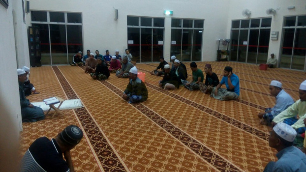 Majlis Solat Hajat Dan Doa Selamat Sempena Perayaan Ulang Tahun Hari Keputeraan KDYMM Sultan Muhammad V Yang Ke 46 Tahun 2015 Serta Ceramah Hijratul Rasul 1437H pada 04-11-2015