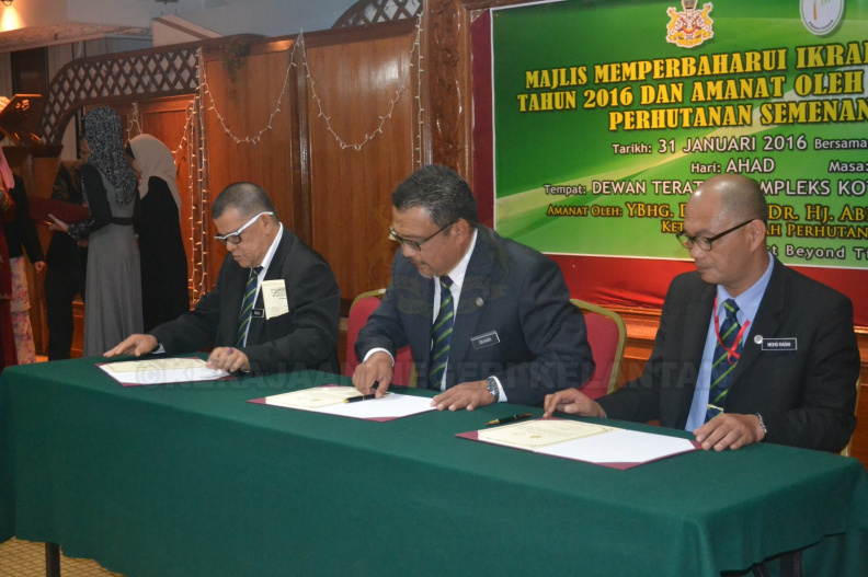 Majlis Memperbaharui Ikrar Perkhidmatan Awam Tahun 2016 (14) - Majlis Memperbaharui Ikrar Perkhidmatan Awam Tahun 2016 (14).jpg Majlis Memperbaharui Ikrar Perkhidmatan Awam Tahun 2016 (14).jpg