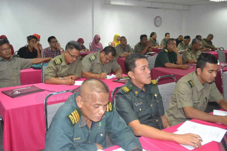 Kursus Pengecaman Pokok & Daun 2016 (5) - Kursus Pengecaman Pokok & Daun 2016 (5).jpg Kursus Pengecaman Pokok & Daun 2016 (5).jpg