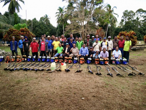 Penanaman Pokok Sempena Gotong - Royong Kelab Rukun Tetangga